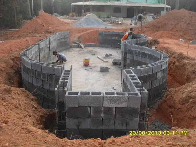 Construção de piscina em blocos