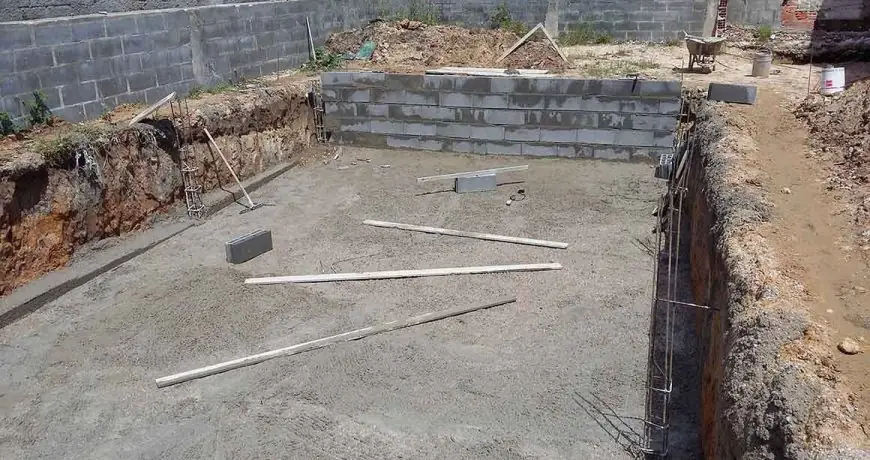 Escavação para construção de piscina